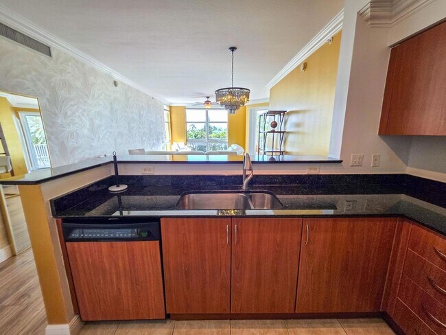 Building Photo - 806 E Windward Way