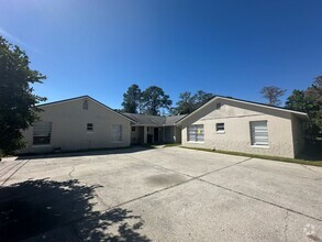 Building Photo - 3 bed 2 bath tri plex near UCF