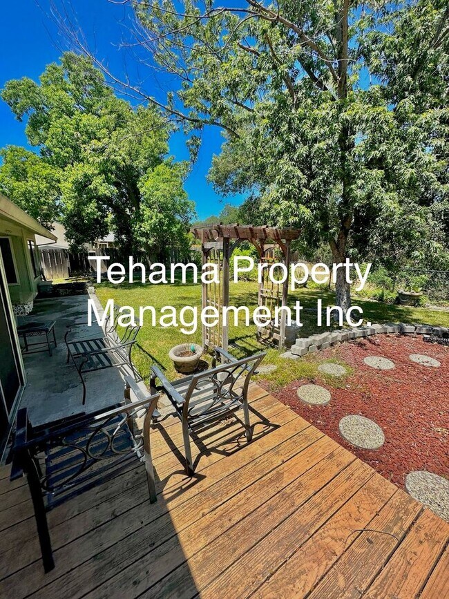 Building Photo - Charming 3 bedroom 2 bath home in the Coun...
