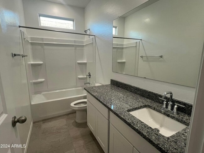 Building Photo - 1575 E Lardner Dr