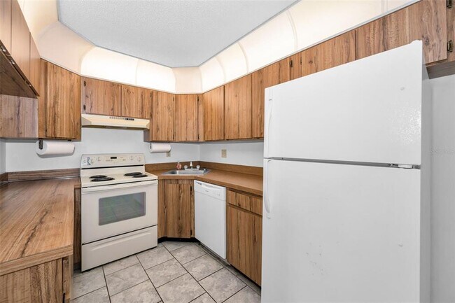 Building Photo - 2687 Pine Ridge Way S