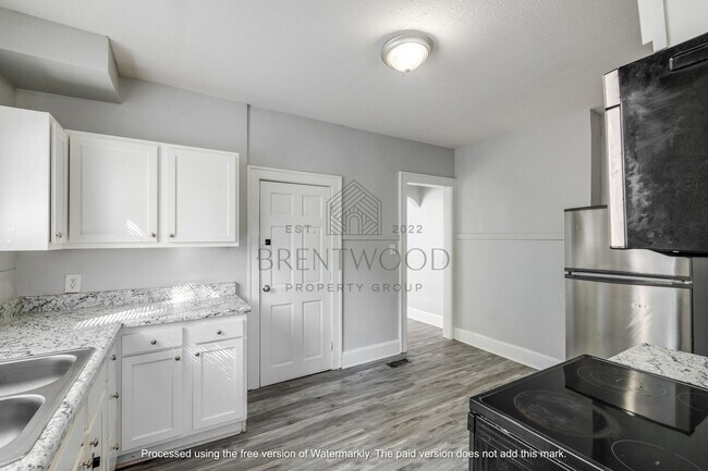 Building Photo - Spacious 4 Bed 1.5 Bath Updated Home