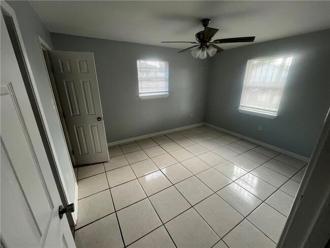 Building Photo - 7825 Dorsett Dr