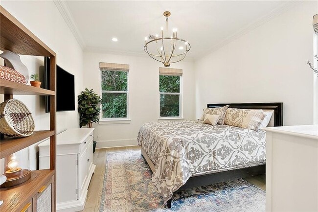 Building Photo - Gorgeous 3BD/2.5BA with Huge Backyard and Off Street Parking