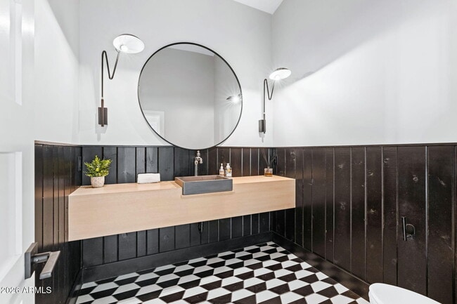 Building Photo - 3842 E San Miguel Ave