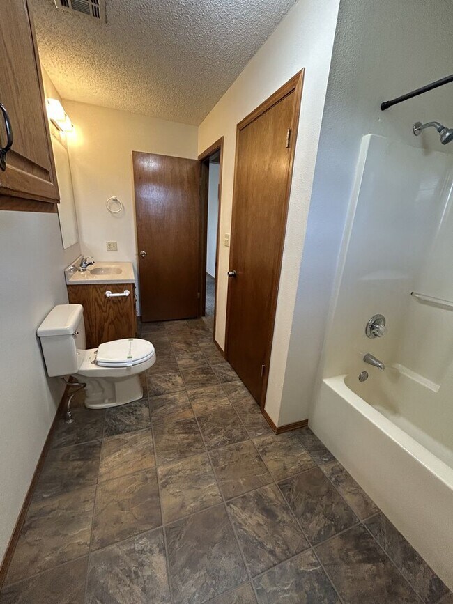 Building Photo - 7082 SE 66th Terrace