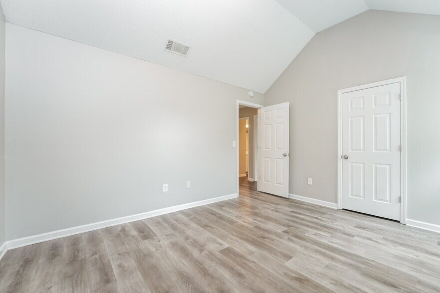 Building Photo - 2099 Mulberry Ln