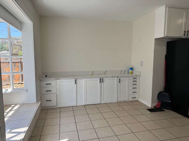 Building Photo - "Charming 4-Bed Lubbock Retreat: Granite Kitchen, Hardwood Elegance & Cozy Fireplace!"