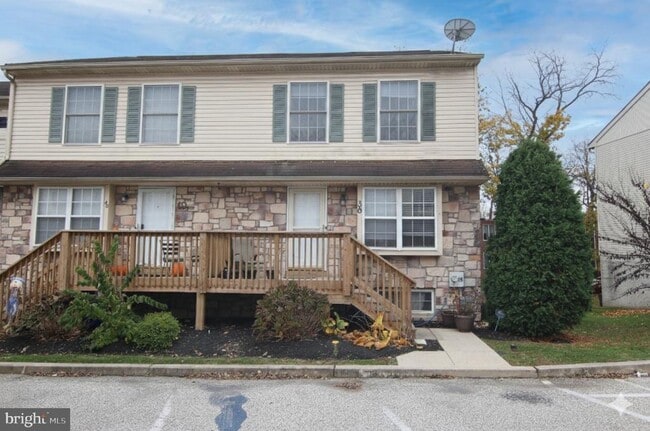 Building Photo - 7923 Ridge Ave