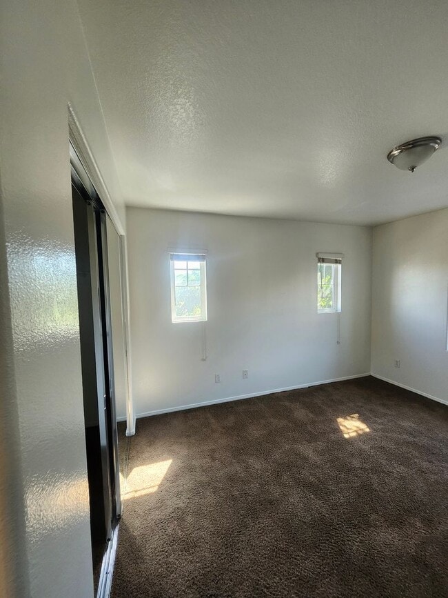 Building Photo - Chino 4 bedroom Beauty