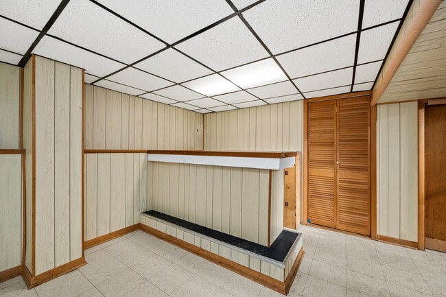 Building Photo - 9222 Lorel Ave