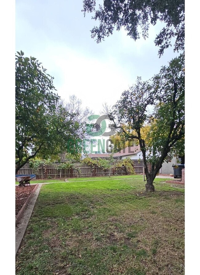 Building Photo - Lovely 2 Bedroom Home in Modesto AVAILABLE NOW!!