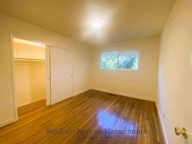 Building Photo - 77 Sunny Hill Dr