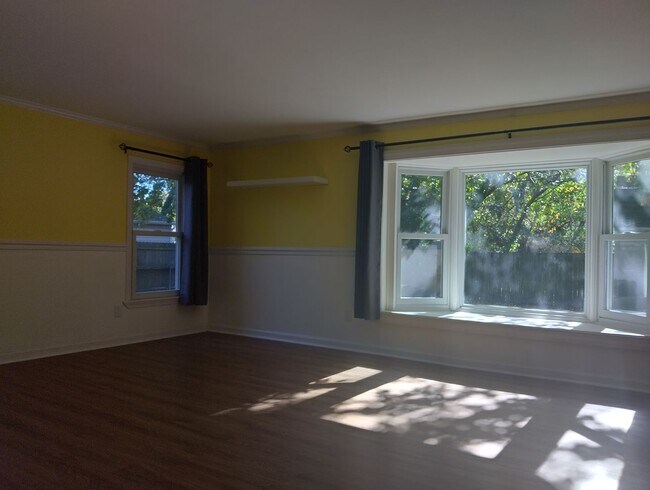 Building Photo - 13 Bosch Ln