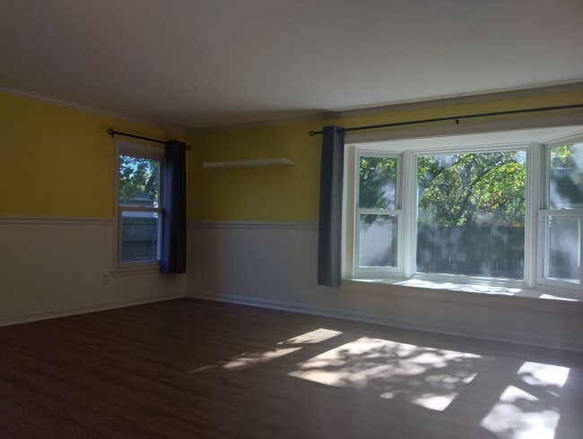 Building Photo - Beautiful 3bd/1.5ba with workshop and large backyard!