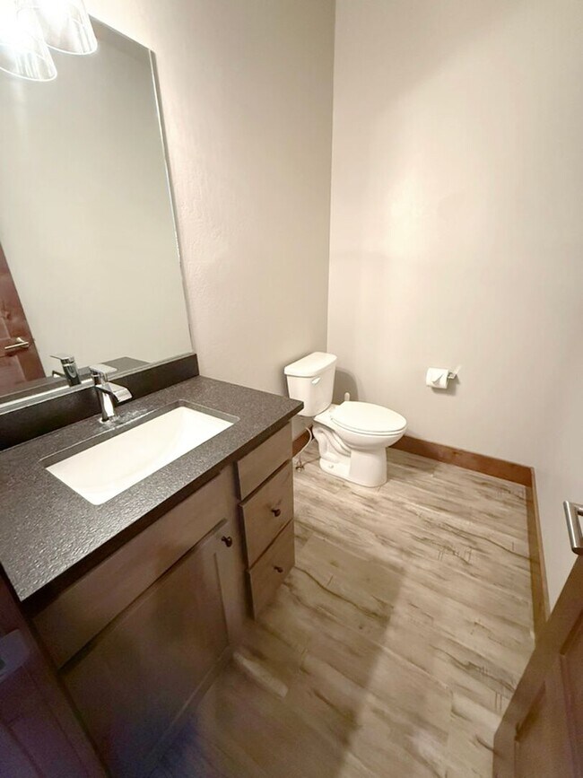 Building Photo - Luxury Condo, Center of Bozeman