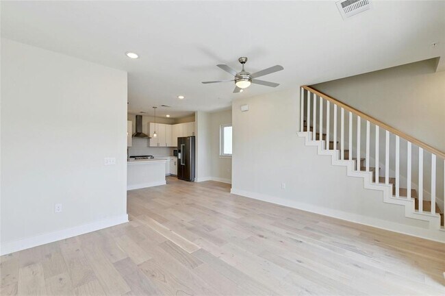 Building Photo - 2827 Manor Rd