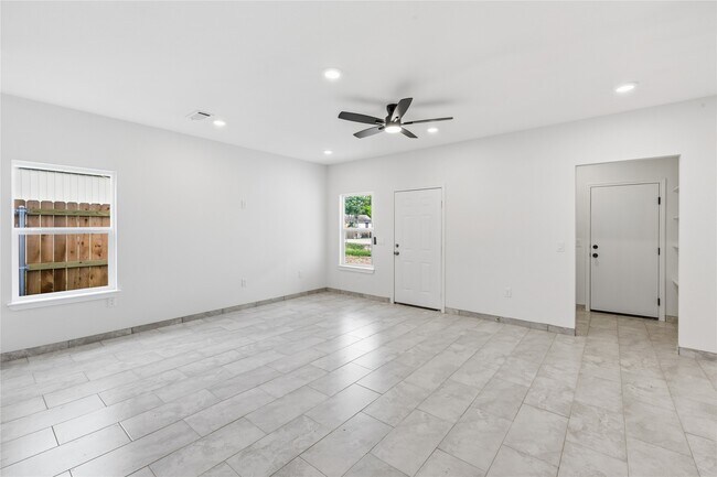 Building Photo - 6138 Brookfield Dr