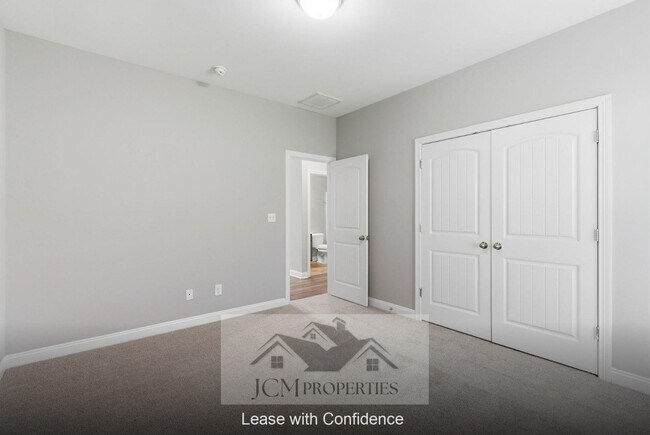 Building Photo - 925 Dawson Creek Way