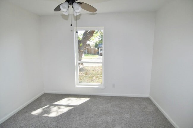 Building Photo - 132 Navajo Dr