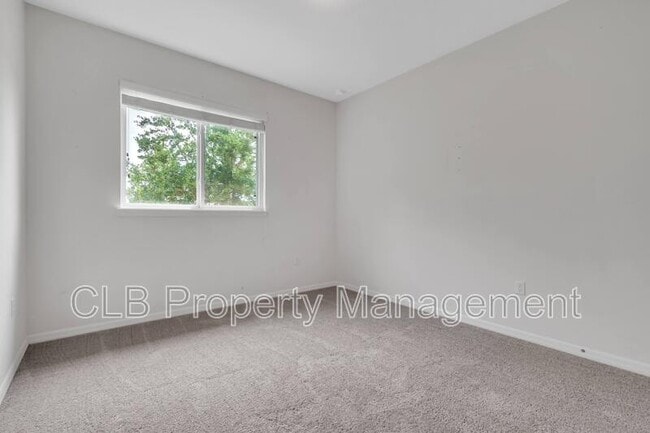 Building Photo - 225 Tarracina Way