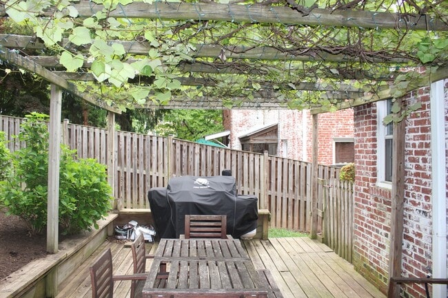 Building Photo - "Coming Soon" NW DC locale...3 level - 2/2.5 w/ off street parking  - 17 months only -