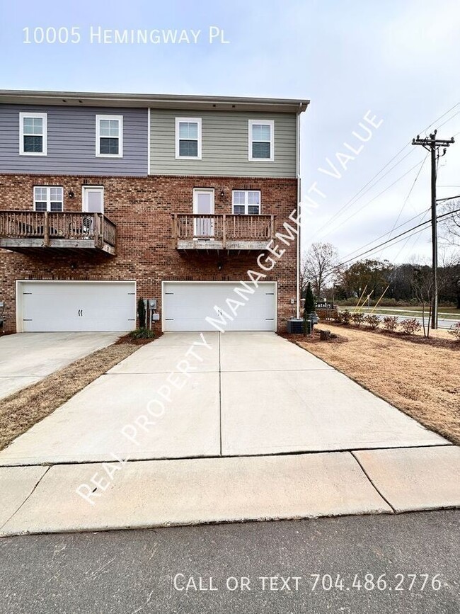 Building Photo - Immaculate townhome with plenty of rooms a...