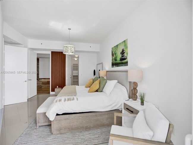 Building Photo - 15901 Collins Ave