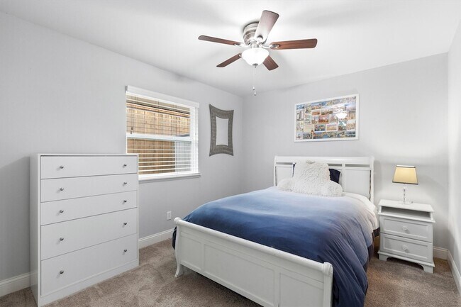 Building Photo - 7830 La Sobrina Dr
