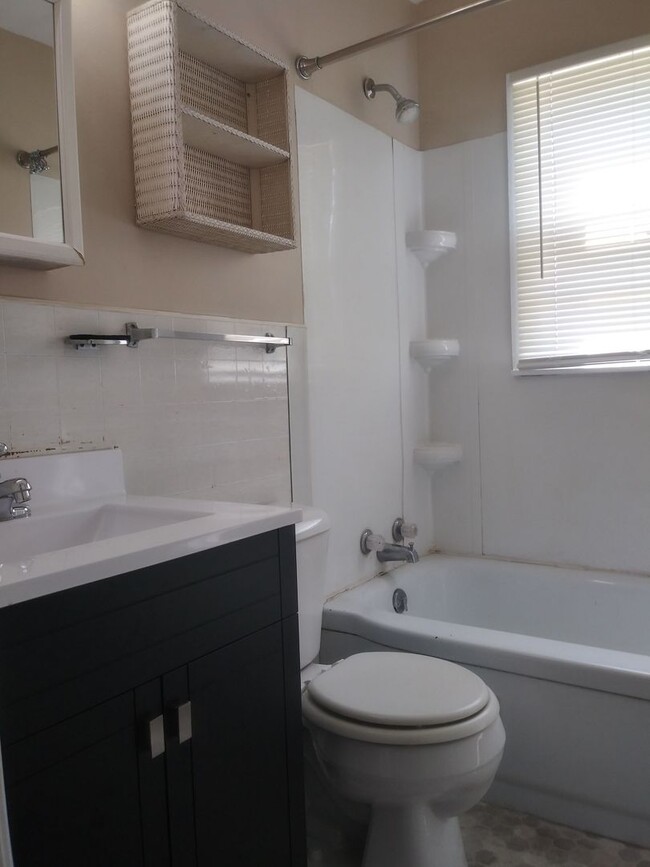 Building Photo - r511LBP