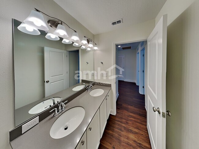 Building Photo - 20591 Calla Lily Dr