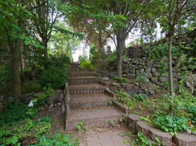 Building Photo - 413 2nd St