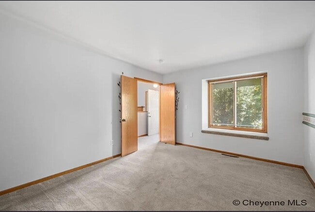 Building Photo - 3 BEDROOM, 2 BATHROOM TOWNHOME WITH 1 CAR ...