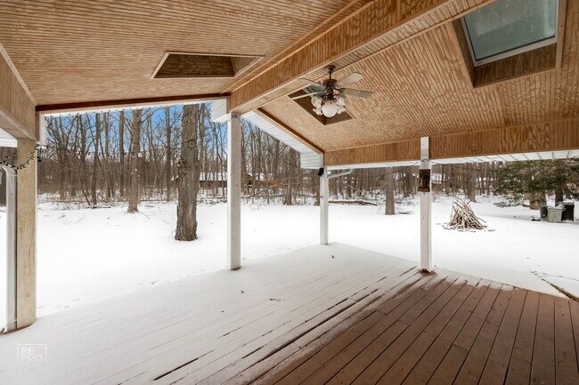 Building Photo - 23670 N Elm Rd