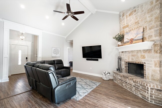 Building Photo - Coming Soon! Stunning 3 Bedroom 2 Bath Rental Near Lake Palestine! Bullard ISD!