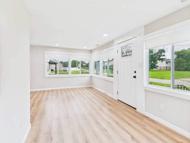 Building Photo - Beautiful 3 Bedroom 2 Bathroom 1 car Garag...