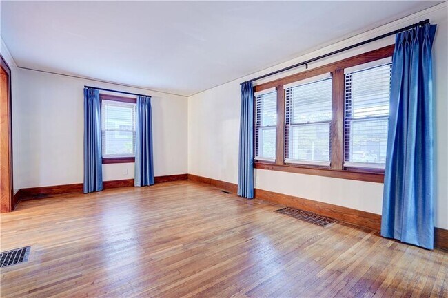 Building Photo - 27 Winston Pl
