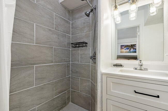 Building Photo - Fully Furnished Studio, 1 Bathroom. NO parking. Electric, water and sewer are included in the rent.