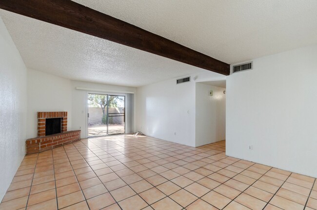 Building Photo - Cozzy Townhome with incredible mountain views! New Kitchen Appliances!