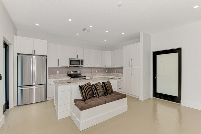 Building Photo - 2144 Webber St