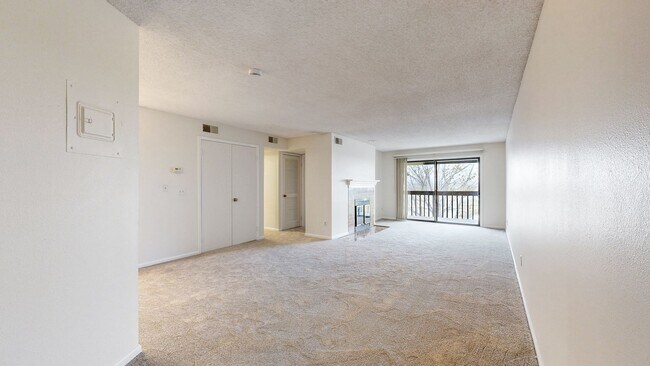 Building Photo - 13950 E Oxford Pl