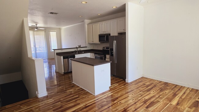 Building Photo - 4465 E Paradise Vlg Pkwy S