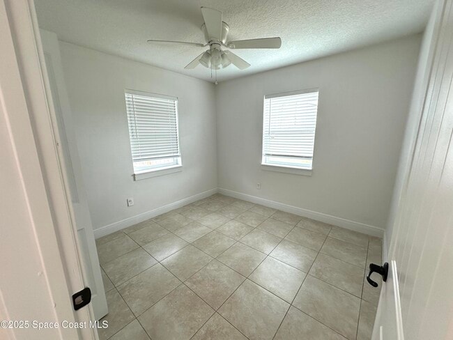 Building Photo - 1119 Jordan Ct NE