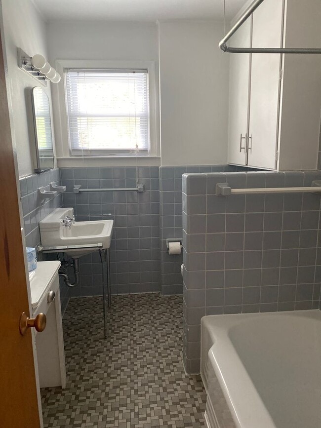 Building Photo - Birmingham Two Bedroom Flat