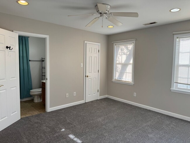 Building Photo - Charming Cul-de-Sac Home