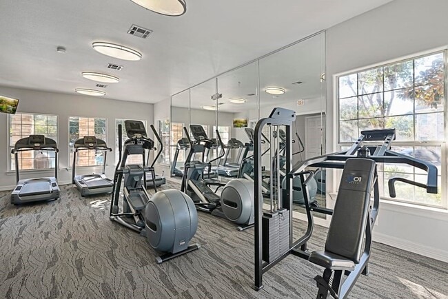 Building Photo - 3101 Vista Dr