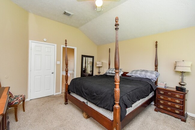Building Photo - 14915 Willow Hearth Dr
