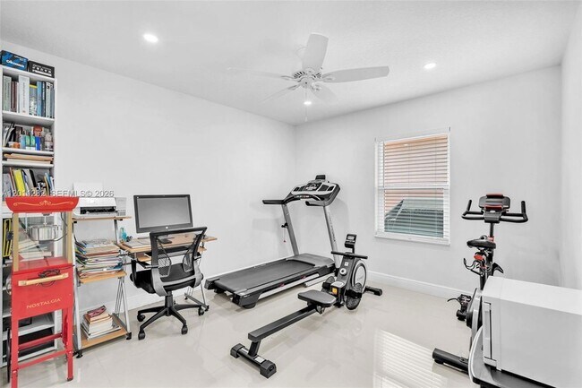 Building Photo - 252 Malibu Cir