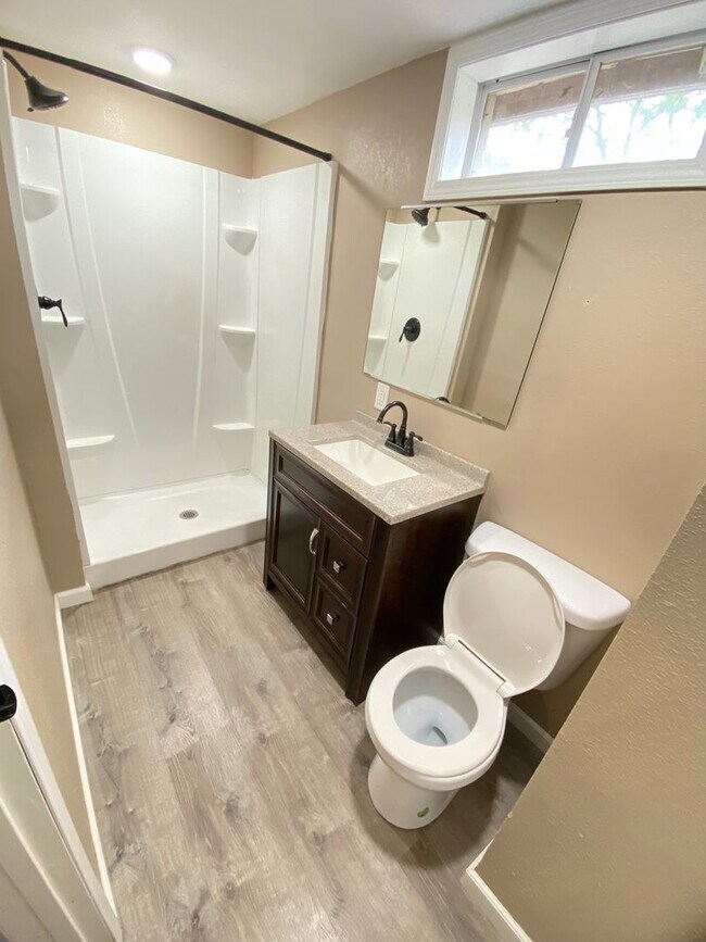 Building Photo - Now leasing for May 2026! Four Bed/Two Bath