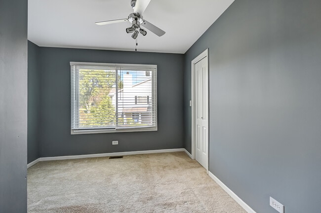 Building Photo - 7961 Knottingham Cir